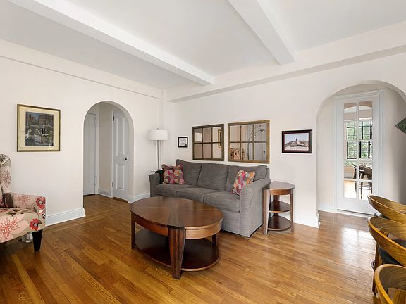 2nd image of 333 E 43rd St APT 708