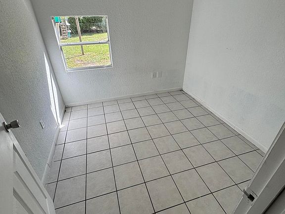 4th image of 409 Minor Ave NE