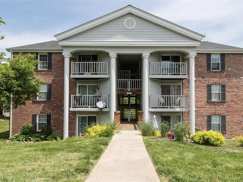 7421 Triwoods "J. Well maintained and beautifully landscaped.