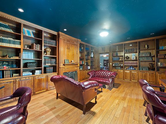 3rd image of 111 Foxridge Rd