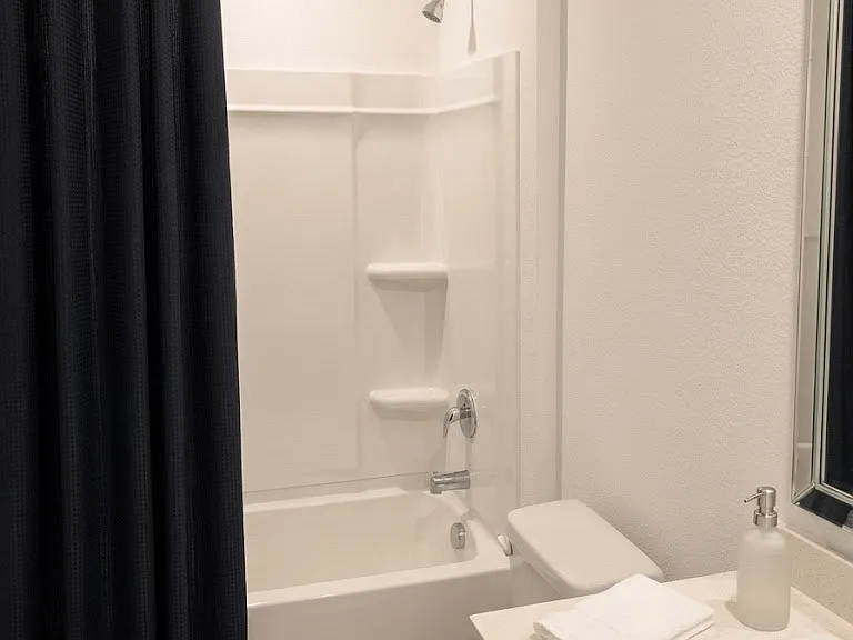 552 Holleman Dr — Photo 8