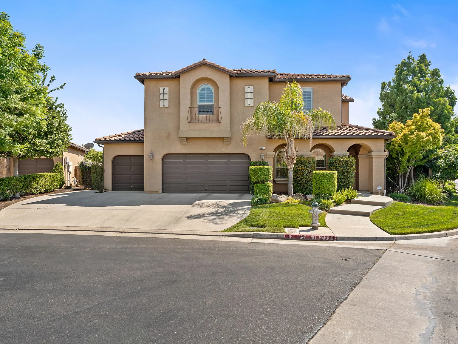 5 bed, 3.5 bath, 4059 sqft, $4,000 — Photo 1