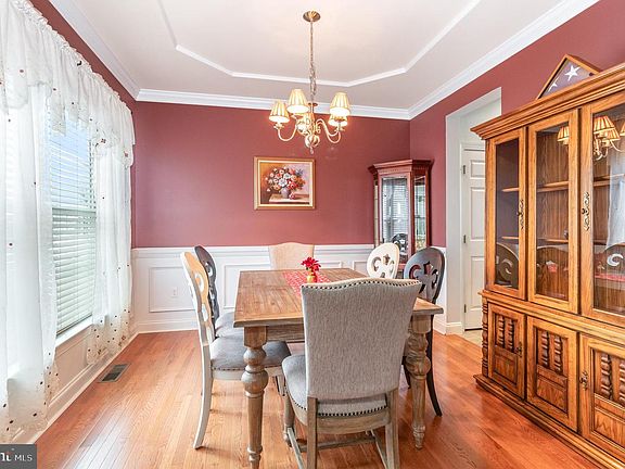 3rd image of 11 Wickerberry Ln
