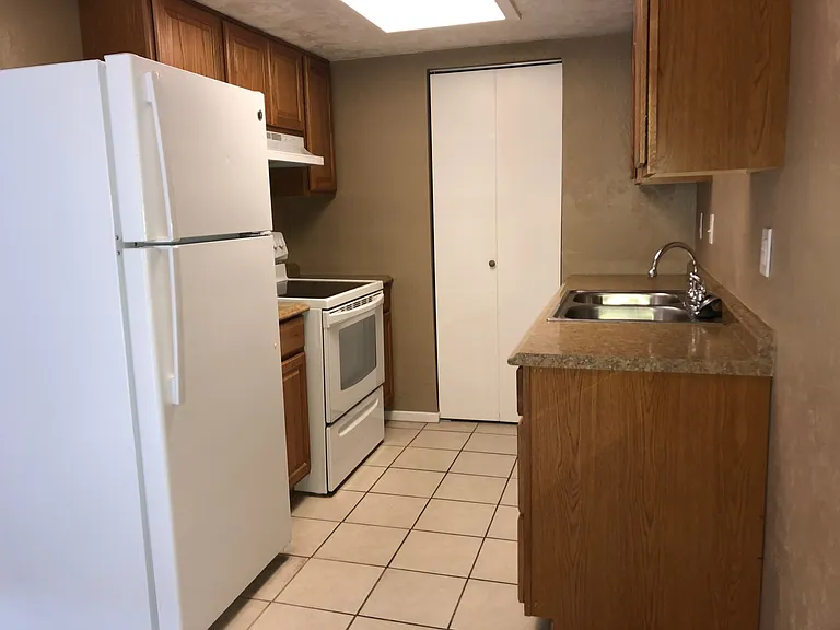 619 W Ridgecrest Blvd — Photo 6