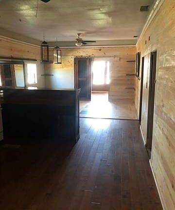 4th image of 702 Mulberry St