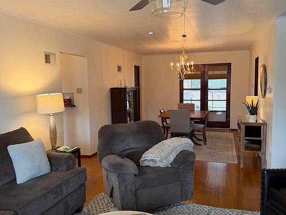 4th image of 109 S Beaucoup St