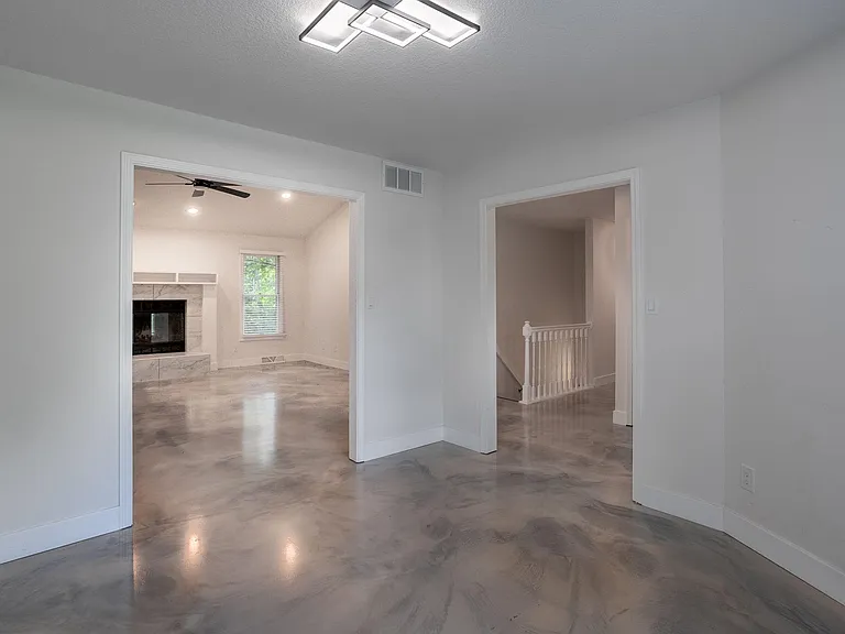 2301 Grant Ln — Photo 6