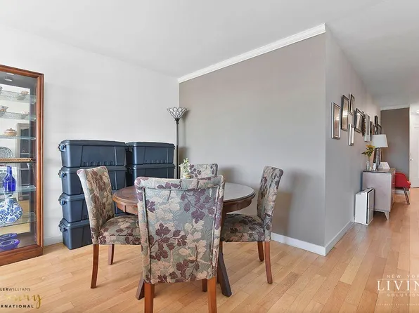 330 East 38th Street image 3 of 24