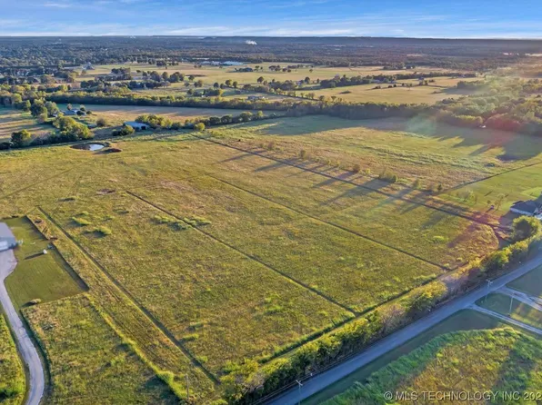 10286 E 445th Rd, Claremore, OK 74017