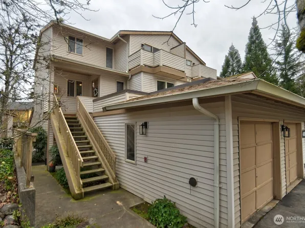 4707 NW Walgren Drive #201, Silverdale, WA 98383