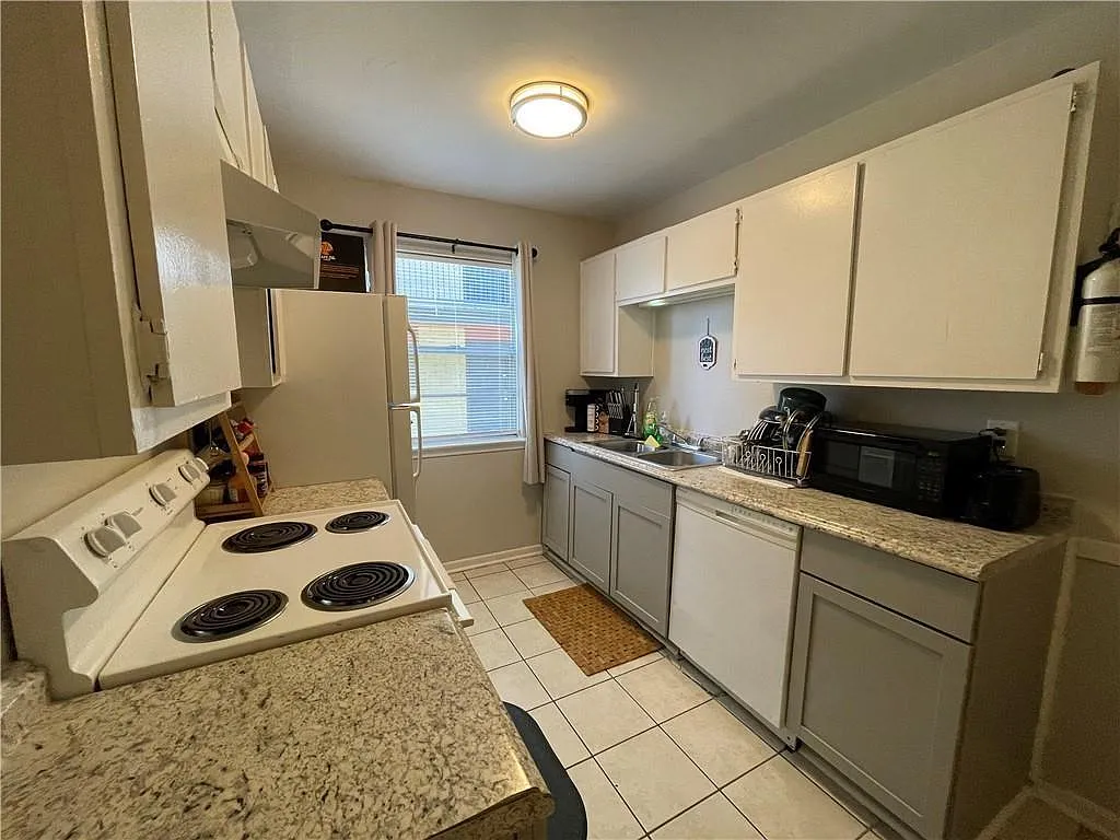 2 bed, 1.0 bath, 6090 sqft, $795 — Photo 3