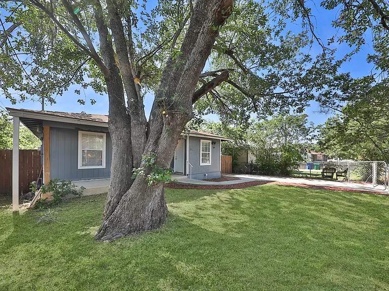 144 Alicia Ave — Photo 3