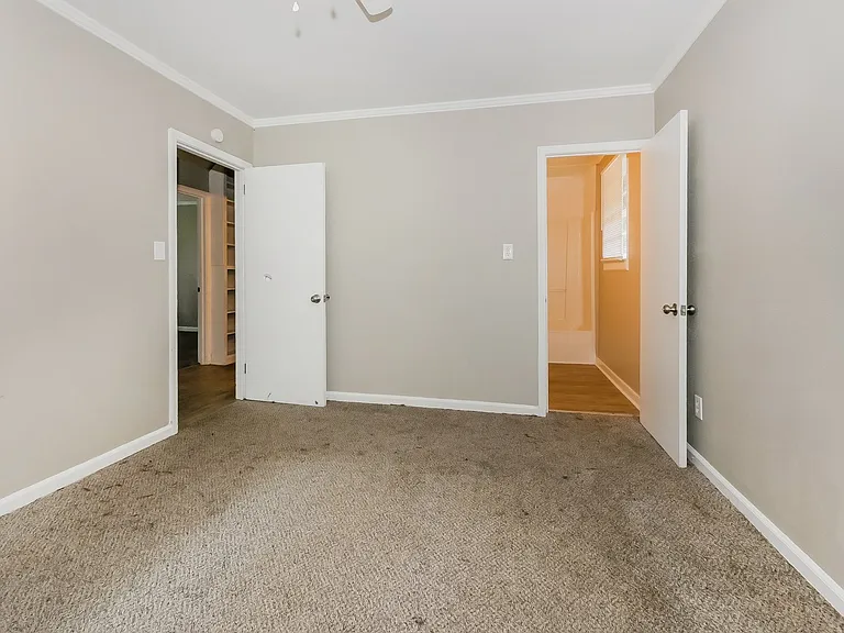 1447666_025_main_bedroom_12979561.jpg