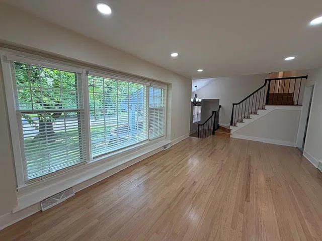 5 bed, 2.5 bath, 2592 sqft, $2,495 — Photo 2