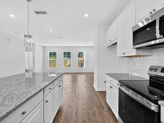 4th image of 2827 Rosehall Way