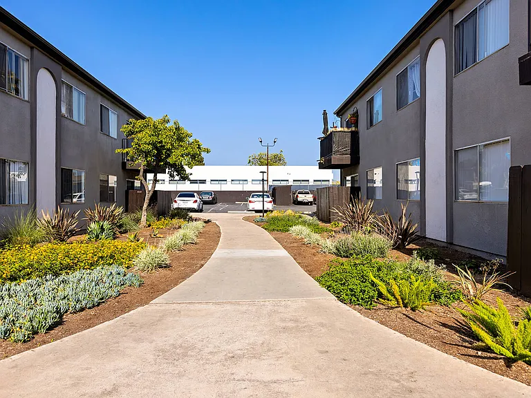 Terre at 989 Peach — Photo 19