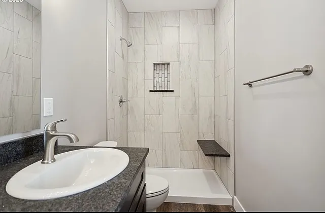 Master Bedroom Bathroom