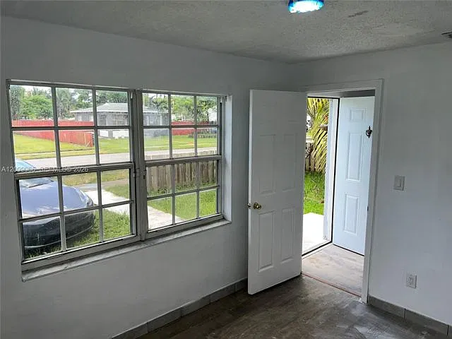 5 bed, 2.0 bath, $3,600 — Photo 3
