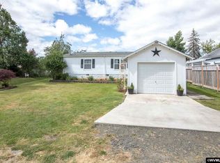 175 N 7th St, Harrisburg, OR 97446