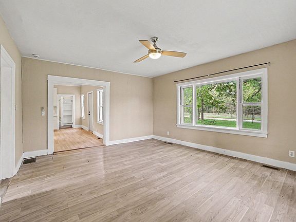 5th image of 852 S Stiles Rd