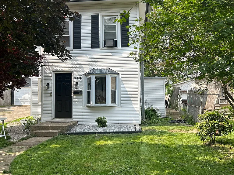 717 E Vine St — Photo 25
