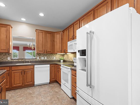 5th image of 23 Buchanan Ct