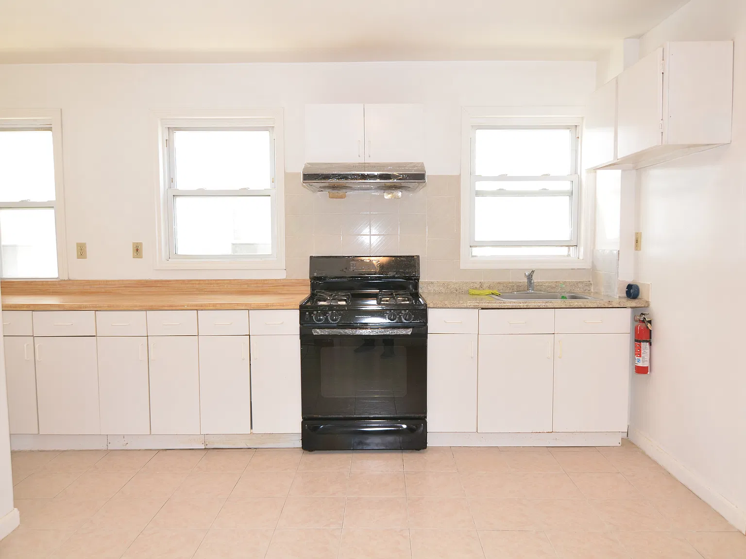 3 bed, 1.5 bath, 1500 sqft, $2,800 — Photo 1