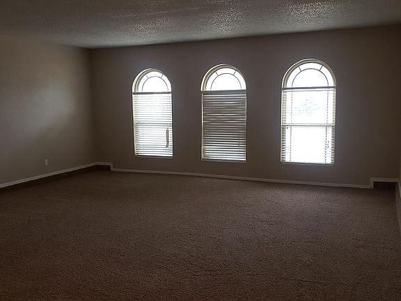 2nd image of 1111 Crescent Dr
