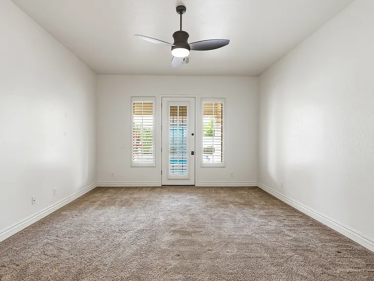 622 E Vinedo Ln — Photo 31