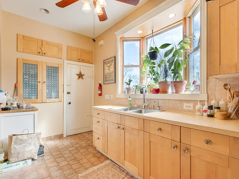 36 Burnet St #3 — Photo 13