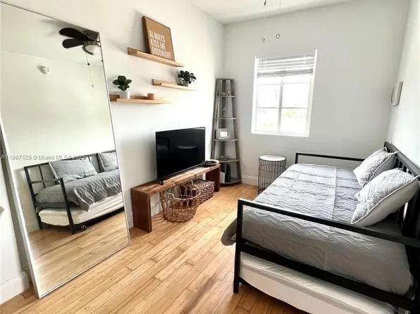 8415 Harding Ave APT 14, Miami Beach, FL 33141