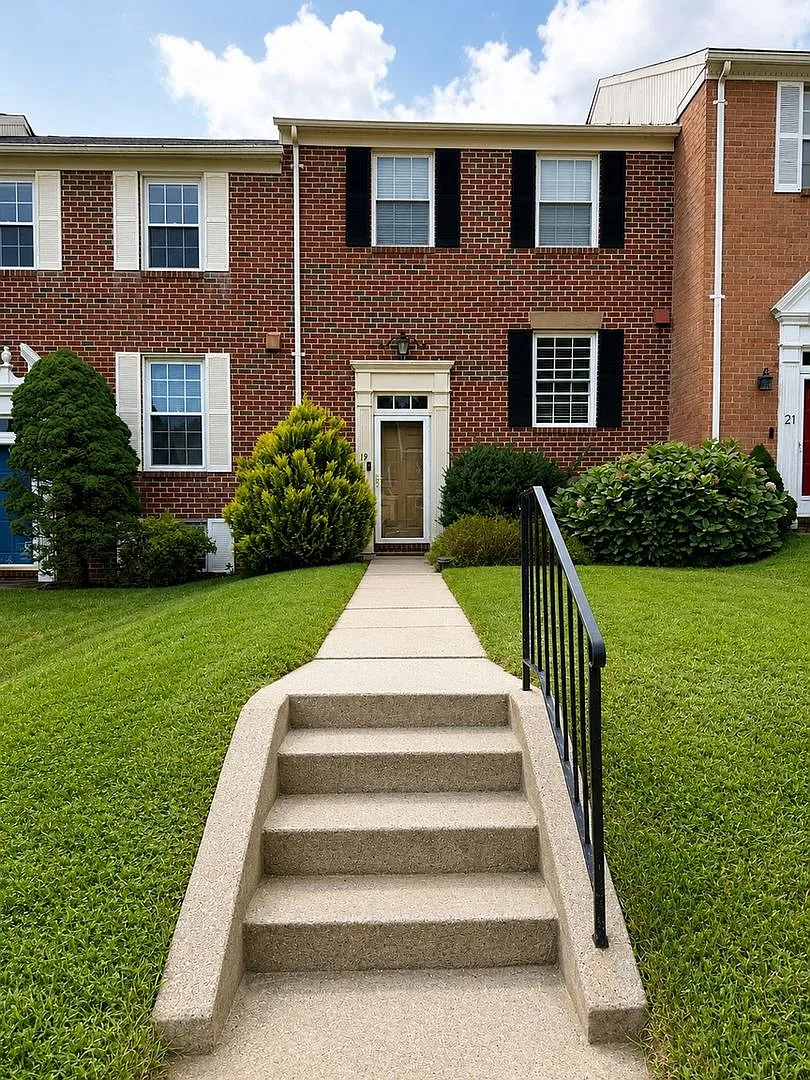 Spacious 4BR Townhome in Timonium — Photo 2