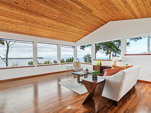 Wall of windows are placed to capture the 360 degree view. 