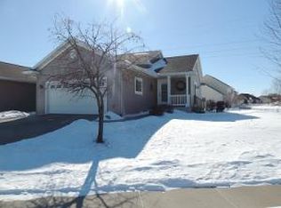 1042 Rolling Oaks Dr, Onalaska, WI 54650