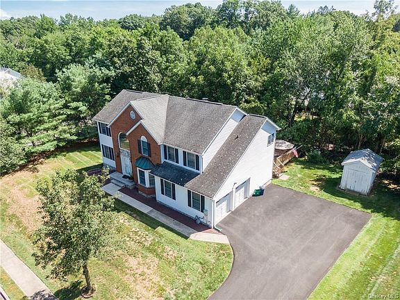 4th image of 12 Britta Ln