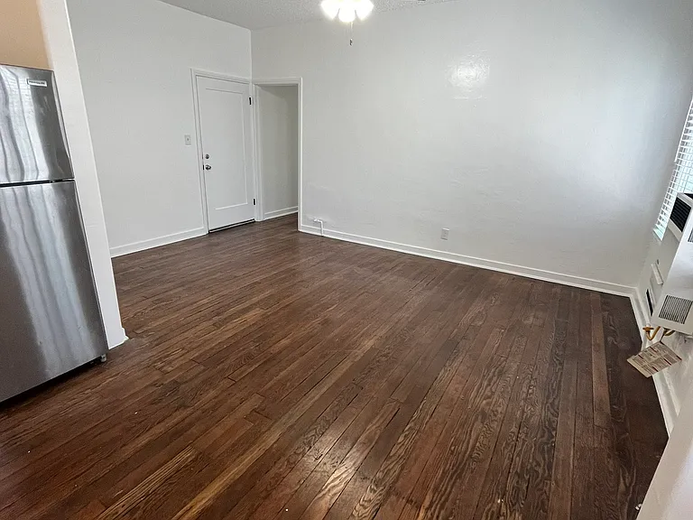 1121 N Kenmore Ave #102 — Photo 10