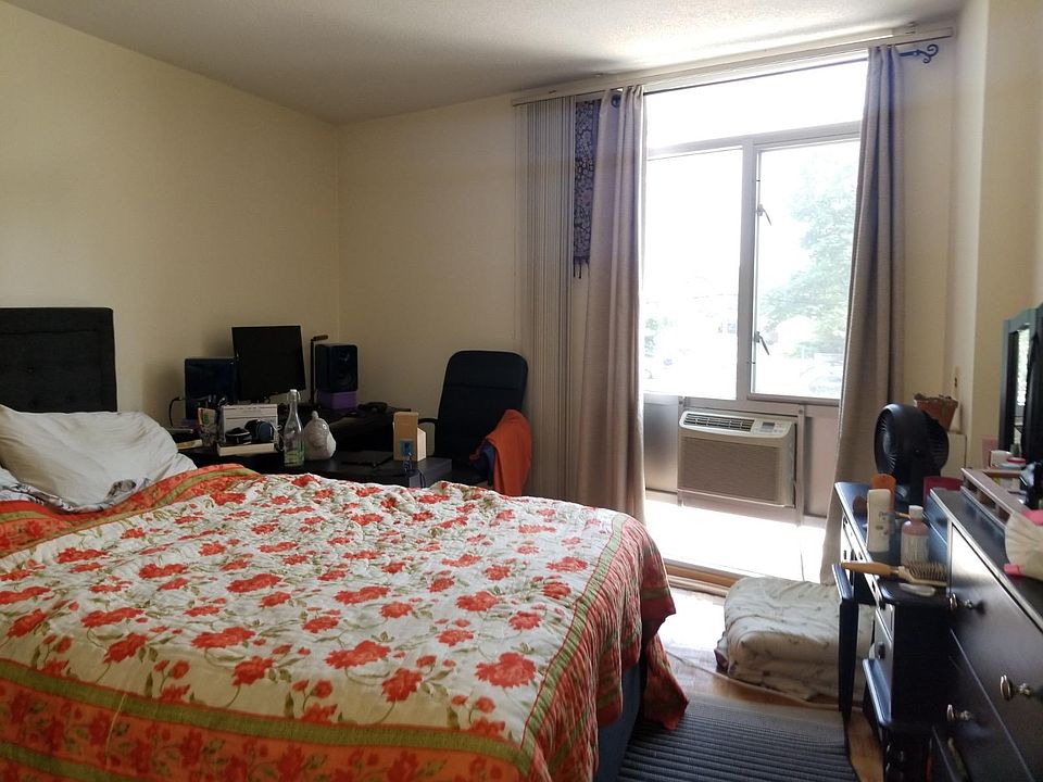 2nd image of 21 Winchester St #204