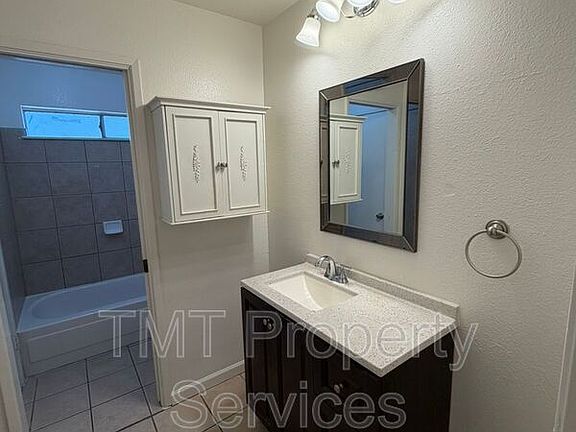 3rd image of 8252 Center Pkwy APT 85