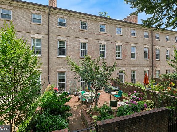 2nd image of 1317 4th St SW