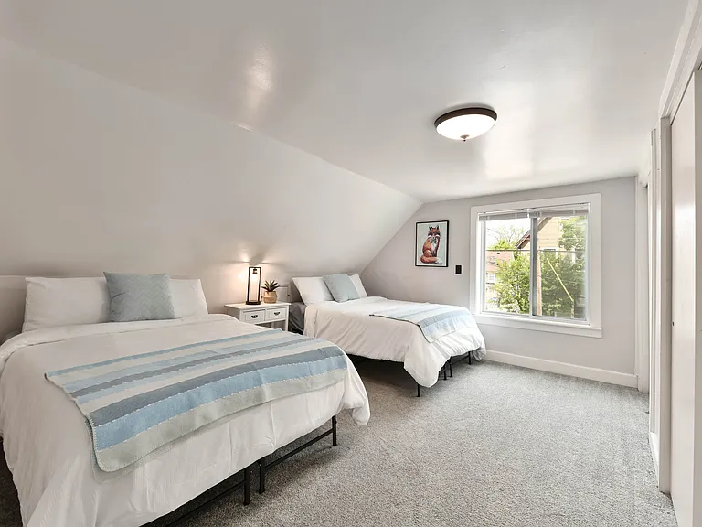 621 E Wright St — Photo 9