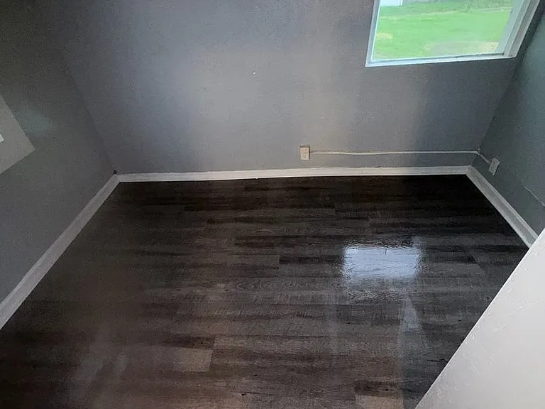 736 Lawndale Ave — Photo 3