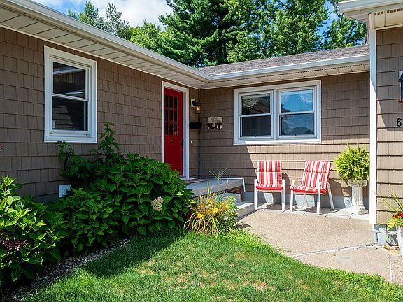 2nd image of 815 Sunrise Cir
