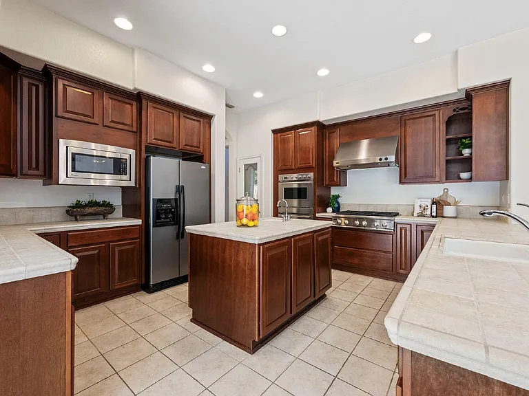 4056 Redondo Dr — Photo 10