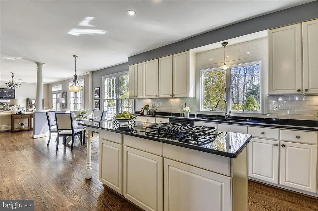 5 bed, 3.5 bath, 5147 sqft, $5,995 — Photo 3