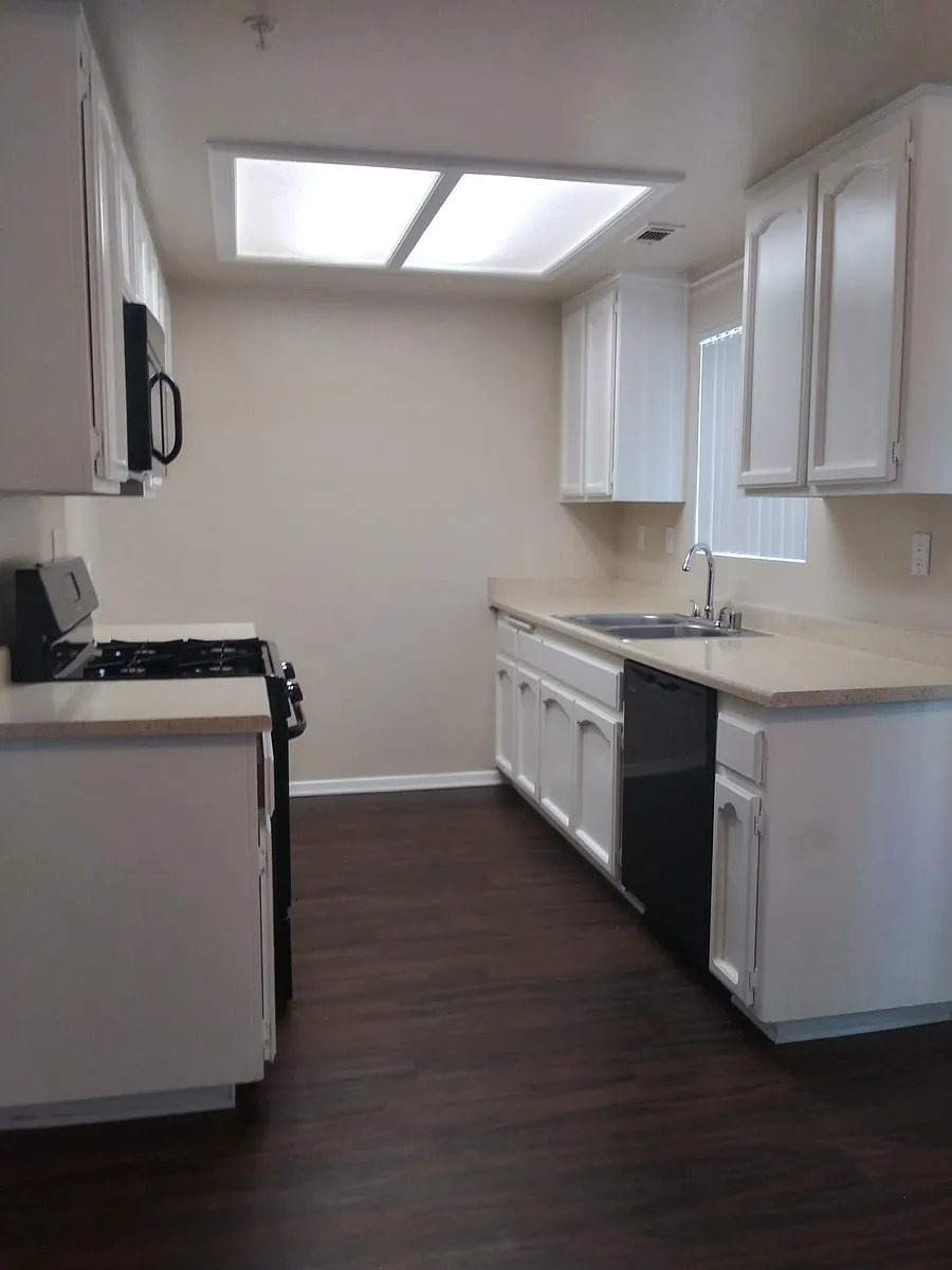 Kitchen - 238 S Poplar Ave