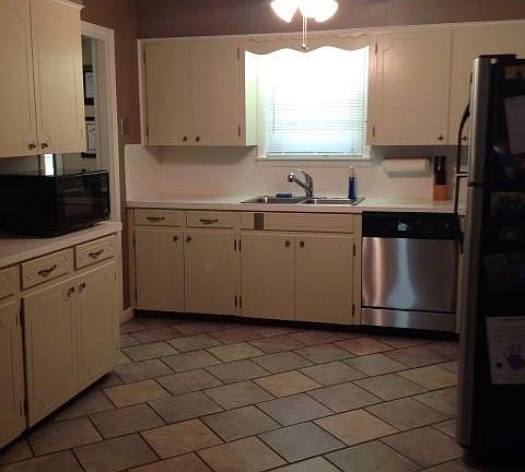 2nd image of 1001 Norris Ln