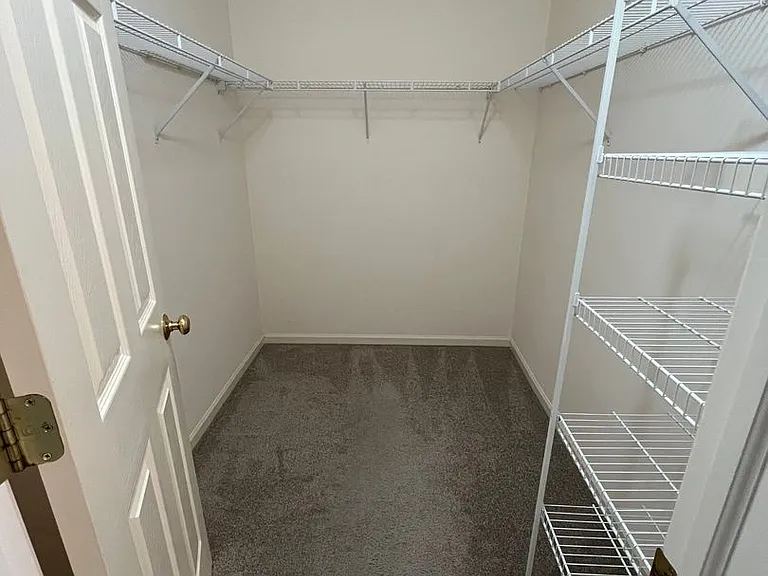 979 Kensington Dr — Photo 11