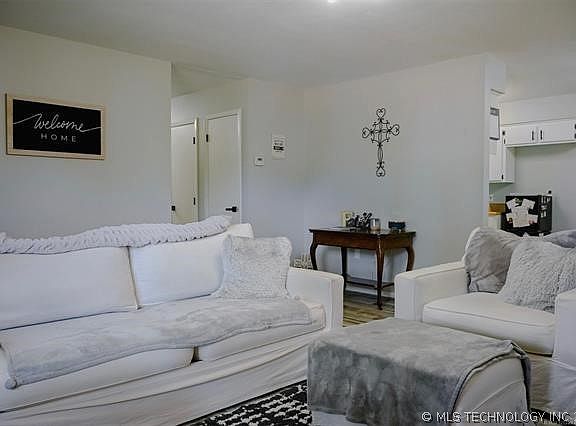 2nd image of 1146 N 4270th Rd