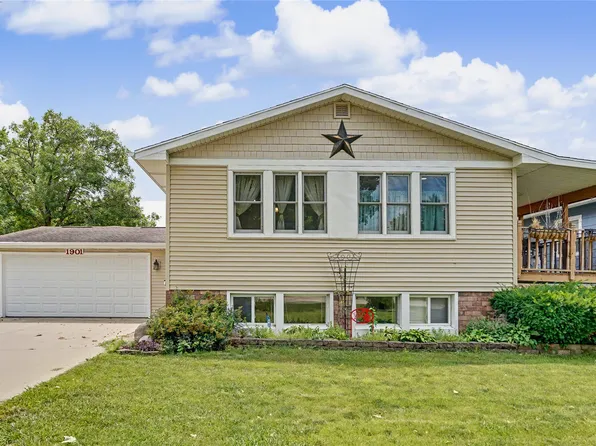 1901 Estella St, Perry, IA 50220