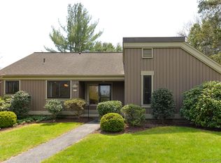 19 Heritage Cir #B, Southbury, CT